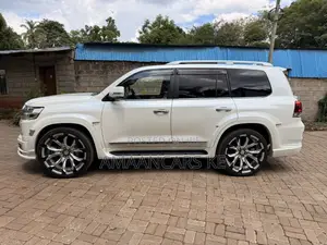 Toyota Land Cruiser 4.6 V8 ZX 2020 White