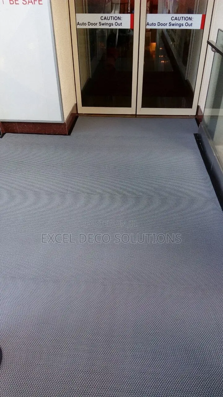 Non-Slip Bathroom Mat – Safe for All Ages