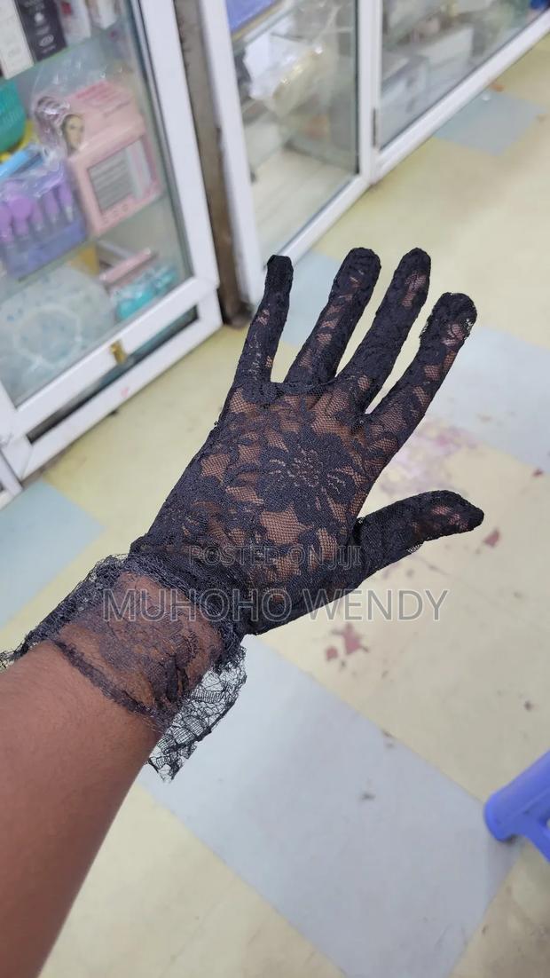 Black Short Lace Gloves - main view