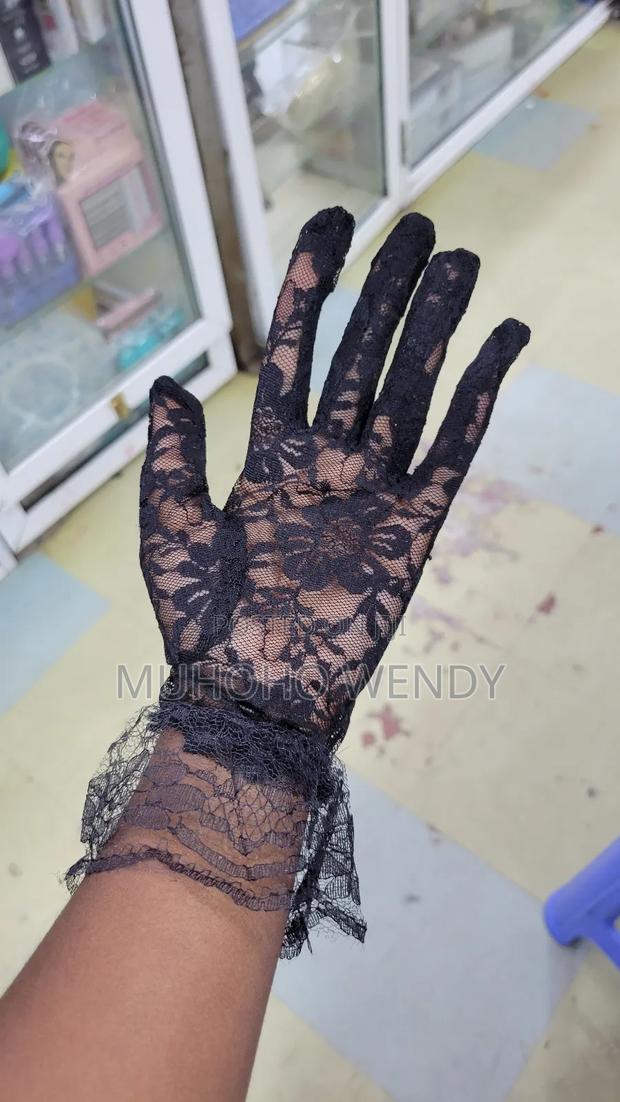 Black Short Lace Gloves - thumbnail 2