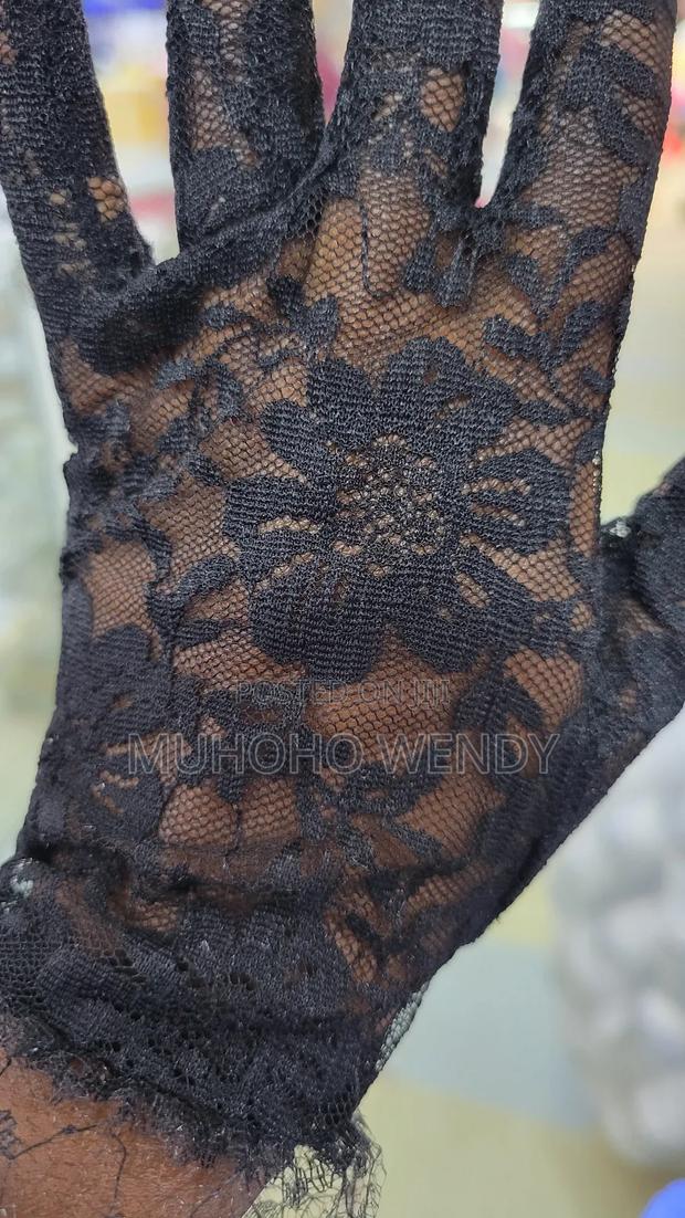 Black Short Lace Gloves - thumbnail 4