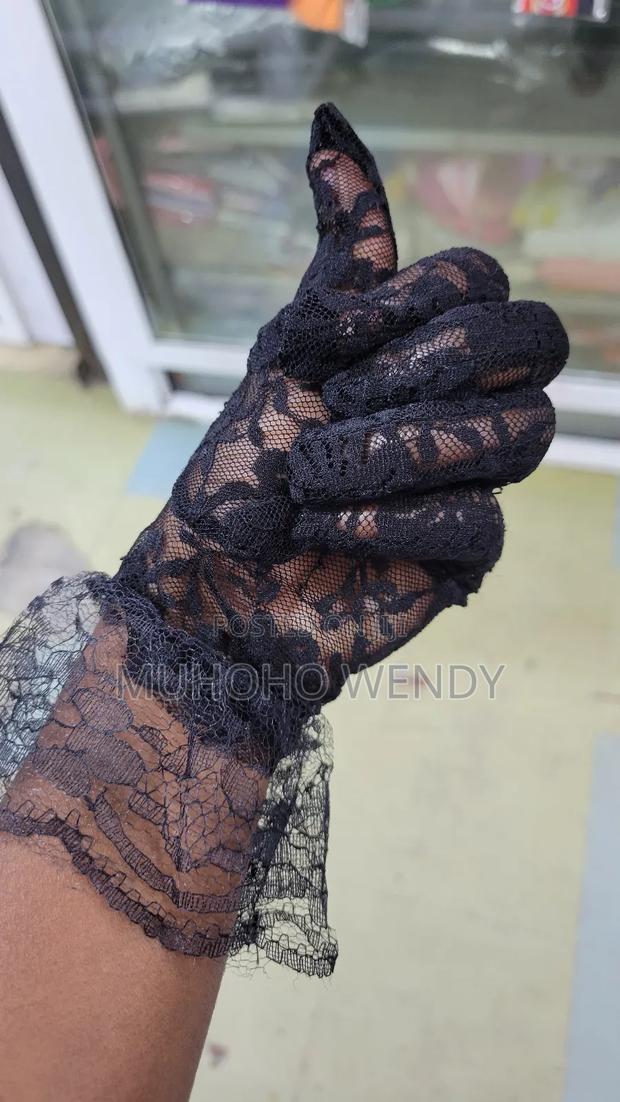Black Short Lace Gloves - thumbnail 5