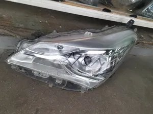 Toyota Vitz 302 Headlight