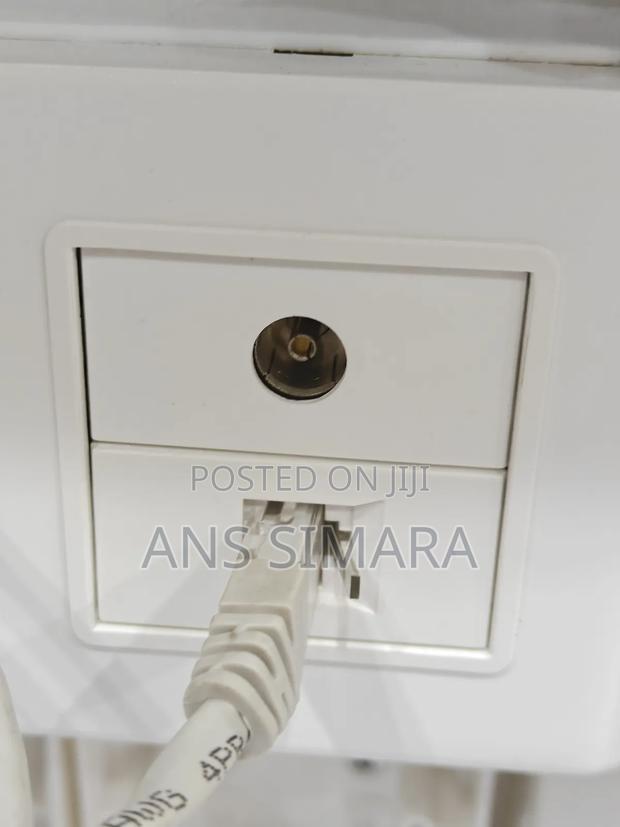 Wall Plate With a Television Coaxial Socket and an Rj45 Data Socket - thumbnail 2
