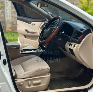Toyota Crown 2009 White