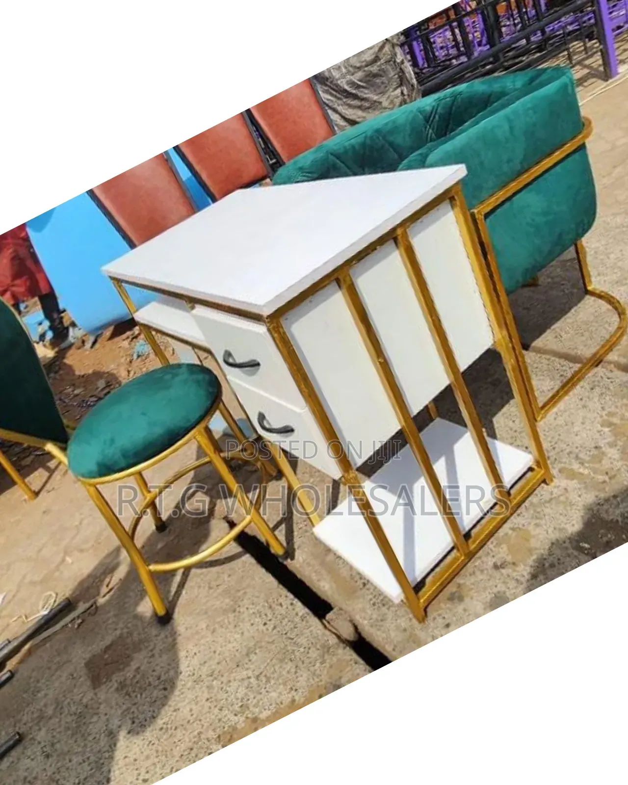 Nail Technician Table With Chair – Ergonomic Salon Furniture