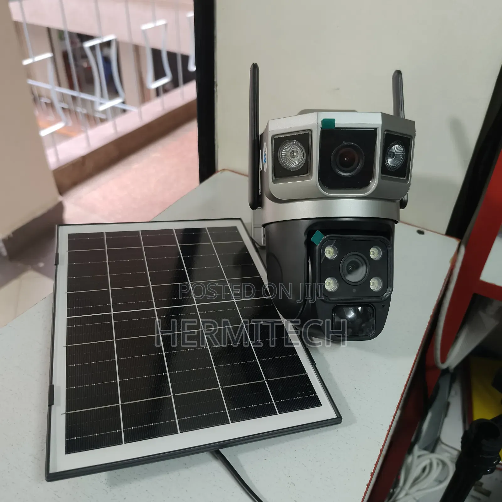 Dua Panel Solar Powered PTZ Surveillance Security 4g CCTV