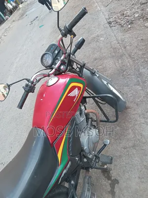 Honda CB 2024 Red