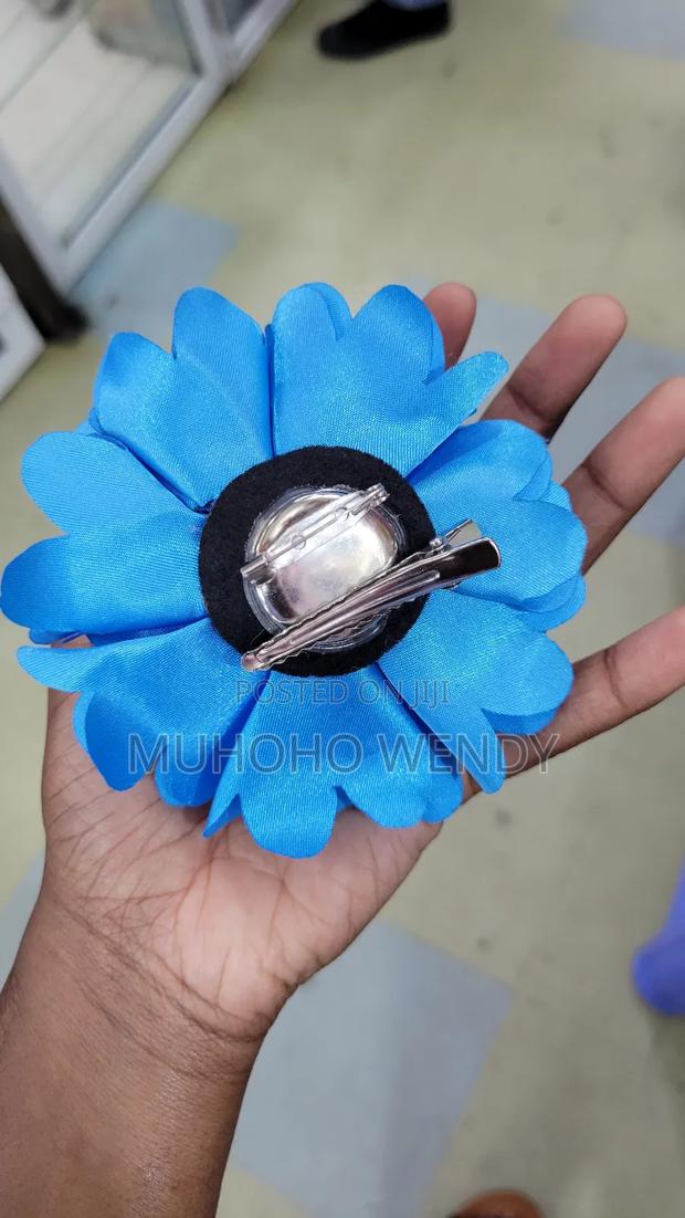 Liiht Blue Flower Clip - thumbnail 2