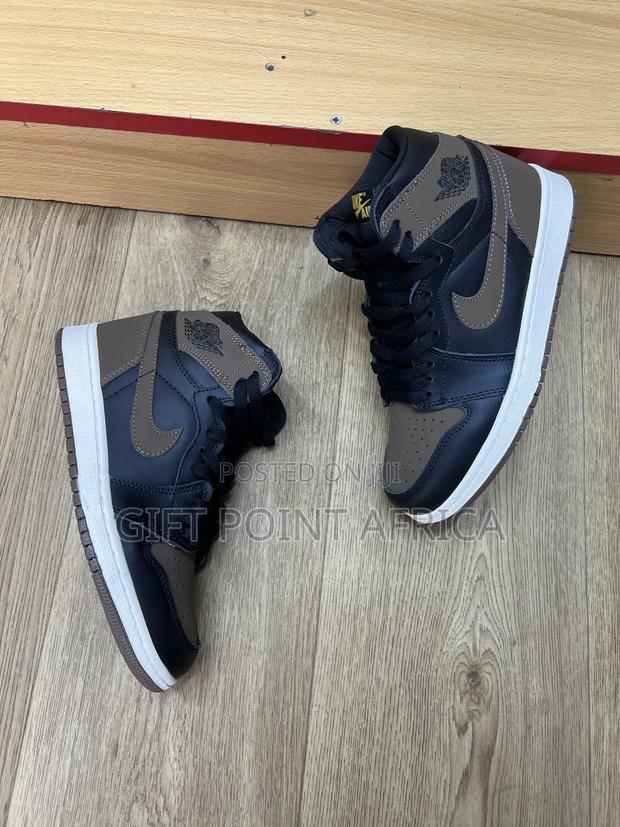 Nike Air Jordan 1 Retro High Og "Palomino" Sneakers.