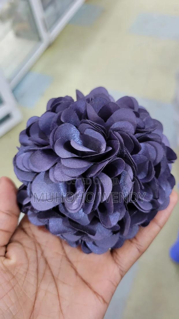 Gray Flowe Clip - thumbnail 4