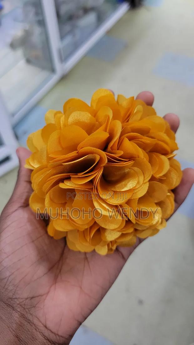 Gold Flowe Clip - thumbnail 3
