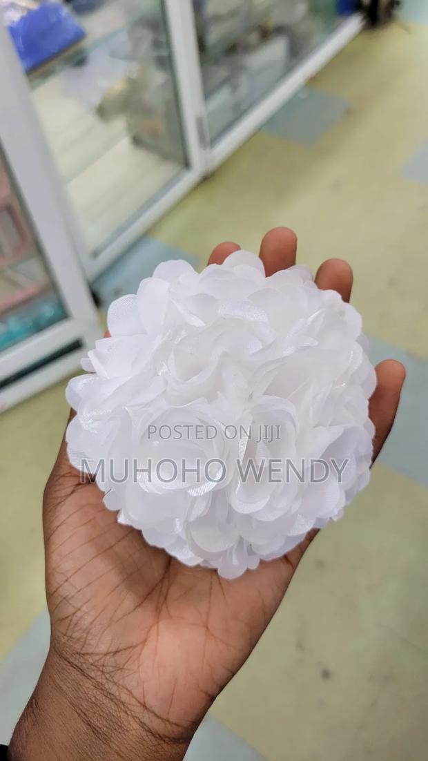 White Flower Clip - main view