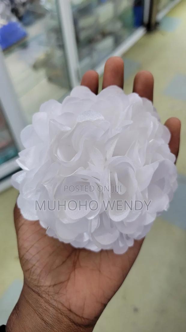 White Flower Clip - thumbnail 3