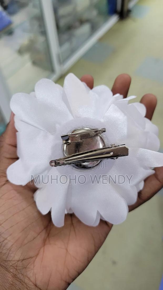 White Flower Clip - thumbnail 4
