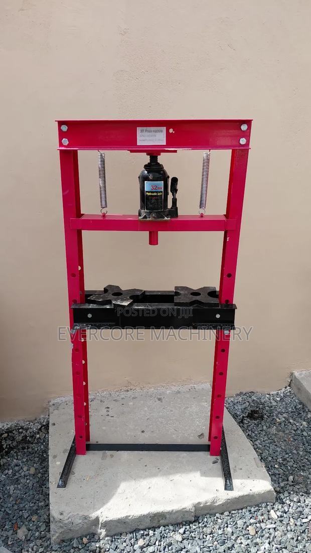 Heavy Duty 32t Hydraulic Press Machine Manual Powered.