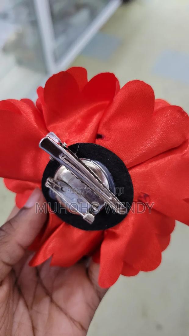 Red Flower Clip - thumbnail 2