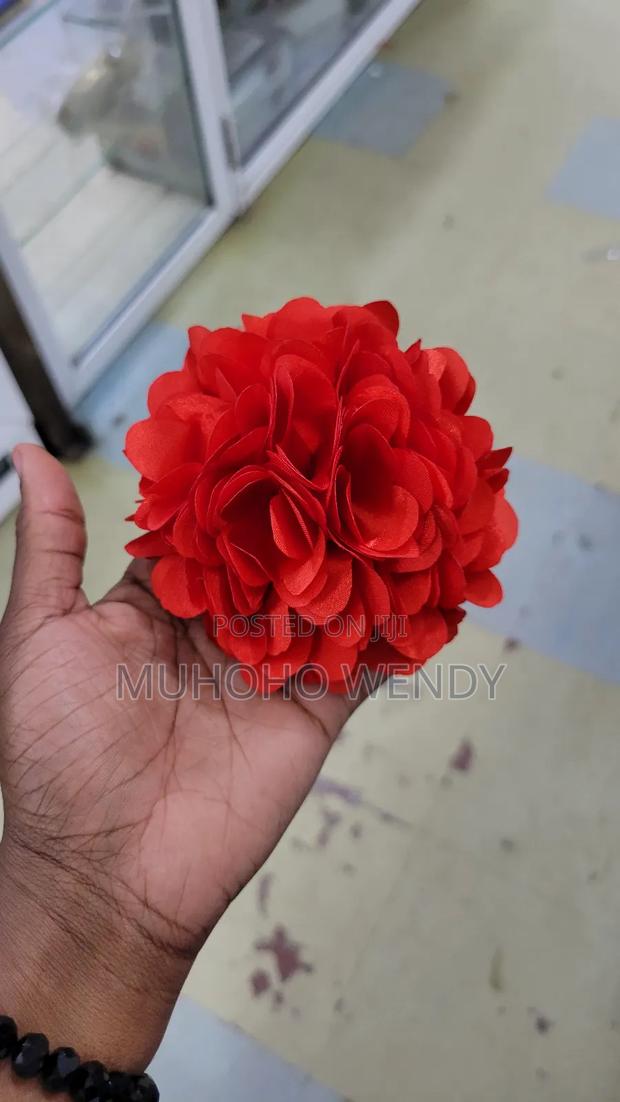 Red Flower Clip - thumbnail 3