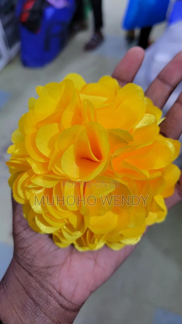 Yellow Flower Clips - main view