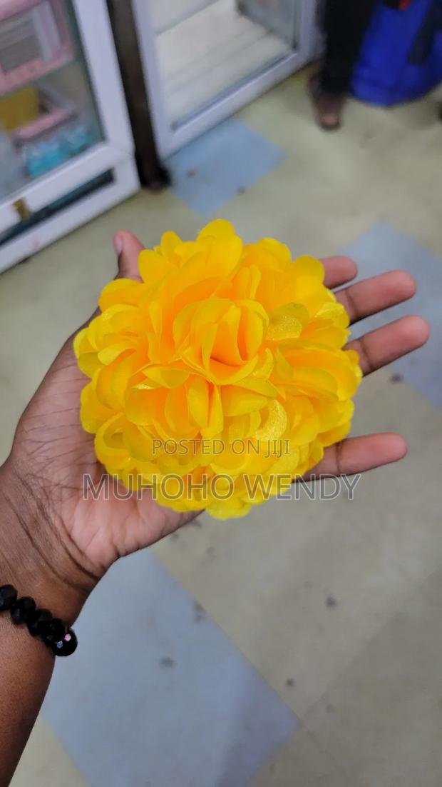 Yellow Flower Clips - thumbnail 2