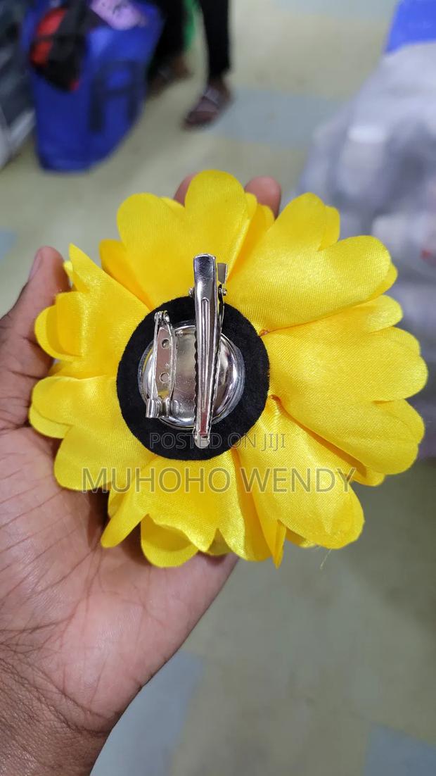 Yellow Flower Clips - thumbnail 3
