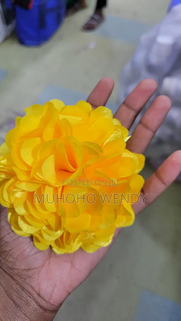 Yellow Flower Clips - thumbnail 4