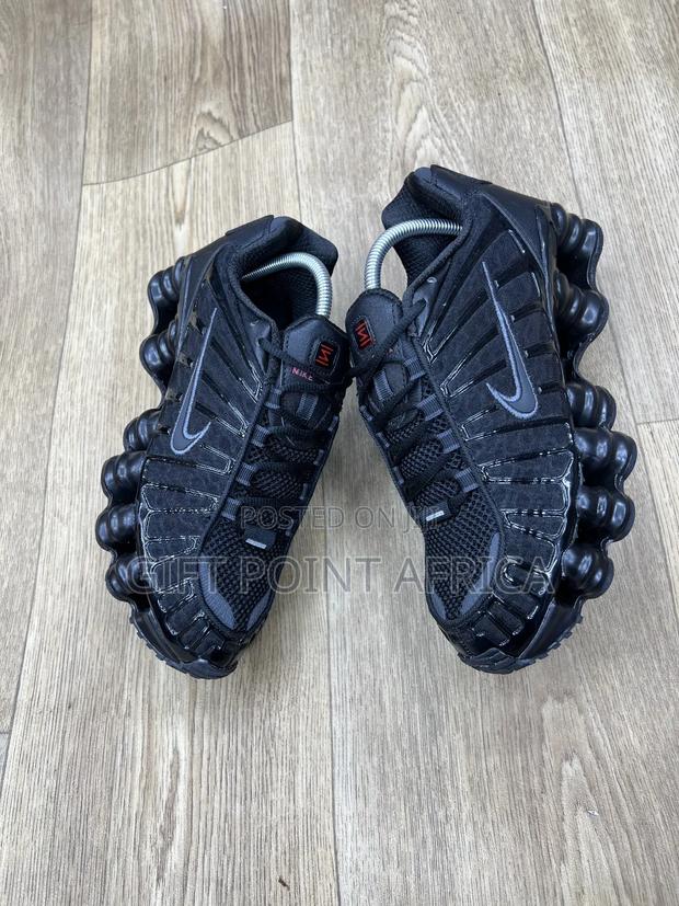 Nike Shox Tl Sneakers In Black Sneakers