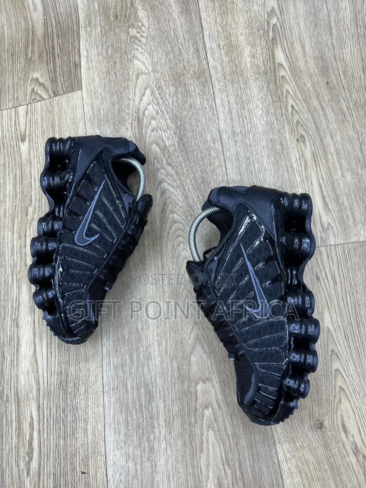Nike Shox Tl Sneakers In Black Sneakers