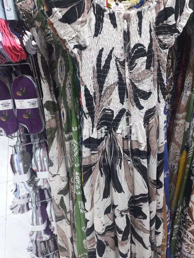 Ladies Dresses and Hand Bags - thumbnail 3