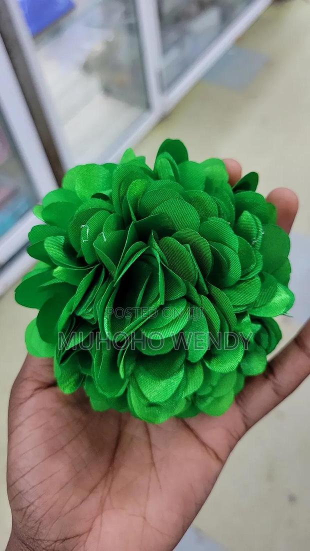 Green Flower Clip - thumbnail 2