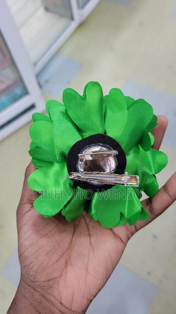 Green Flower Clip - thumbnail 3