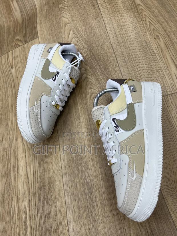Nike Air Force 1 Low "Tan Bling" Model. - thumbnail 3