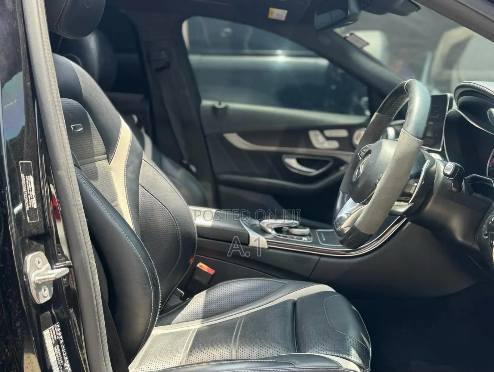 Mercedes-Benz C63 Base RWD Sedan (4.0L V8 7A) 2018 Black