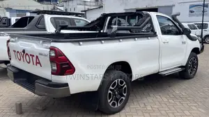 Toyota Hilux Rugged 4x4 2019 White