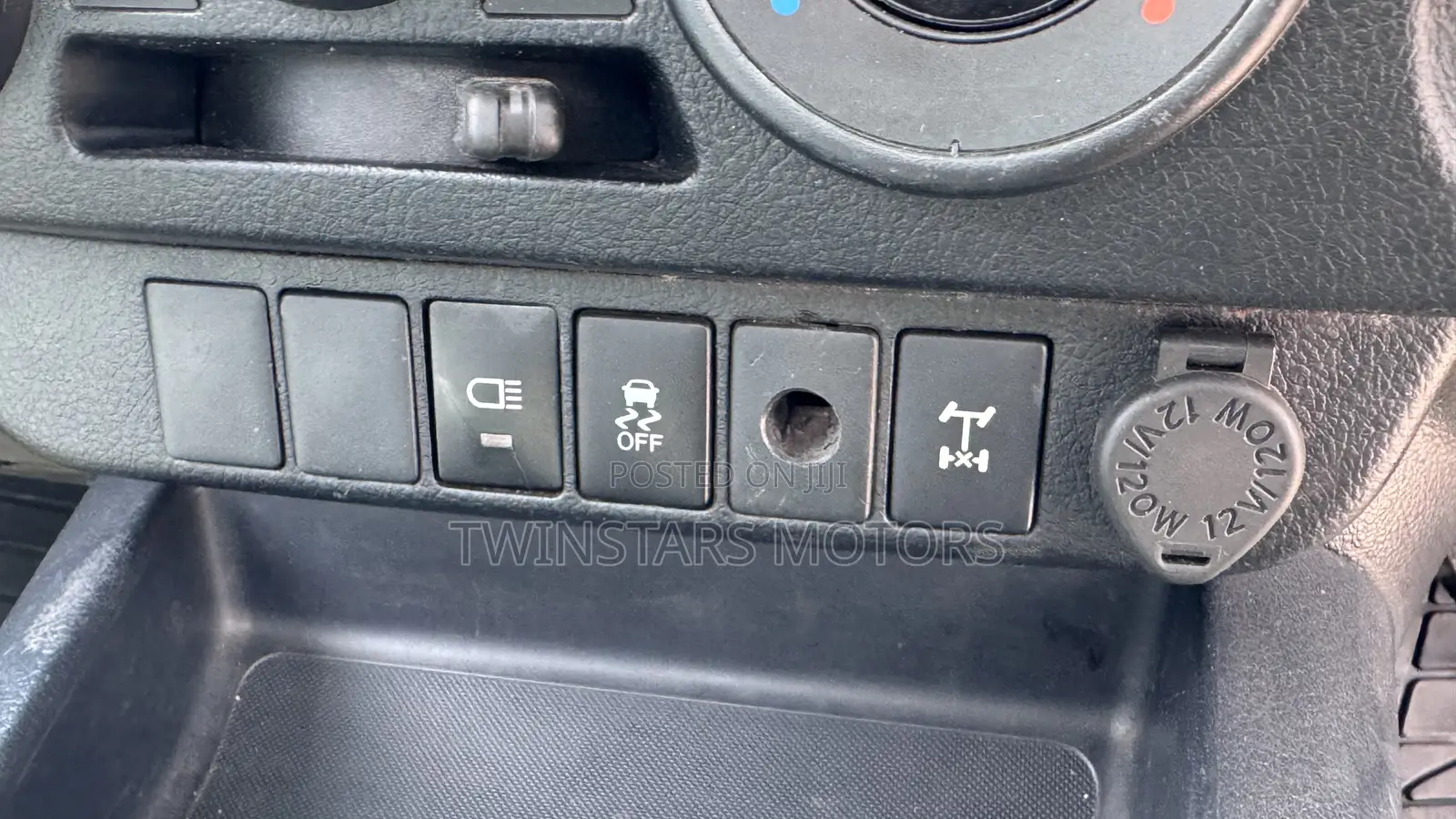 Toyota Hilux Rugged 4x4 2019 White