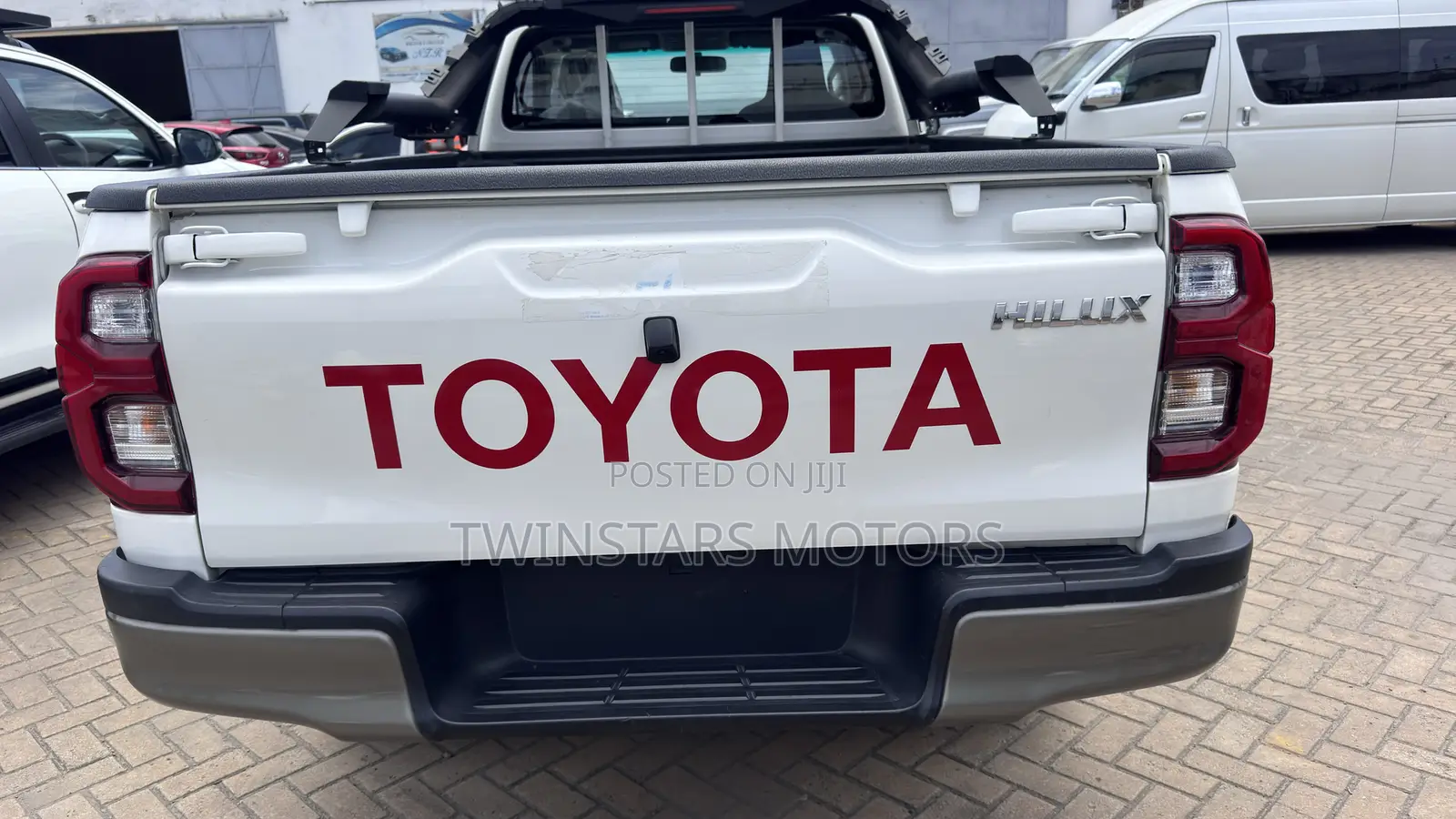 Toyota Hilux Rugged 4x4 2019 White