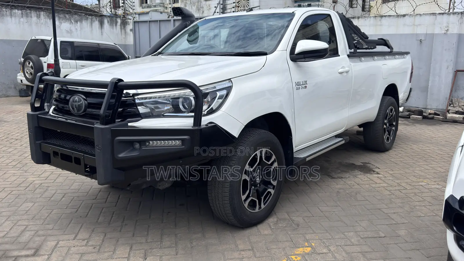 Toyota Hilux Rugged 4x4 2019 White