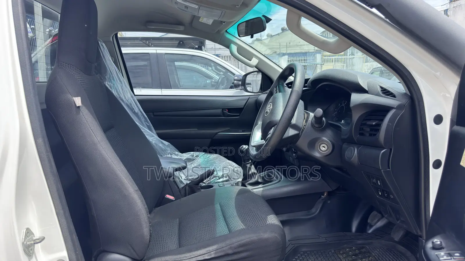Toyota Hilux Rugged 4x4 2019 White
