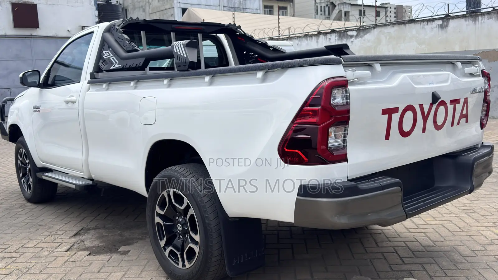Toyota Hilux Rugged 4x4 2019 White
