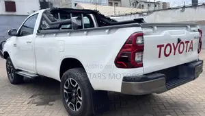 Toyota Hilux Rugged 4x4 2019 White