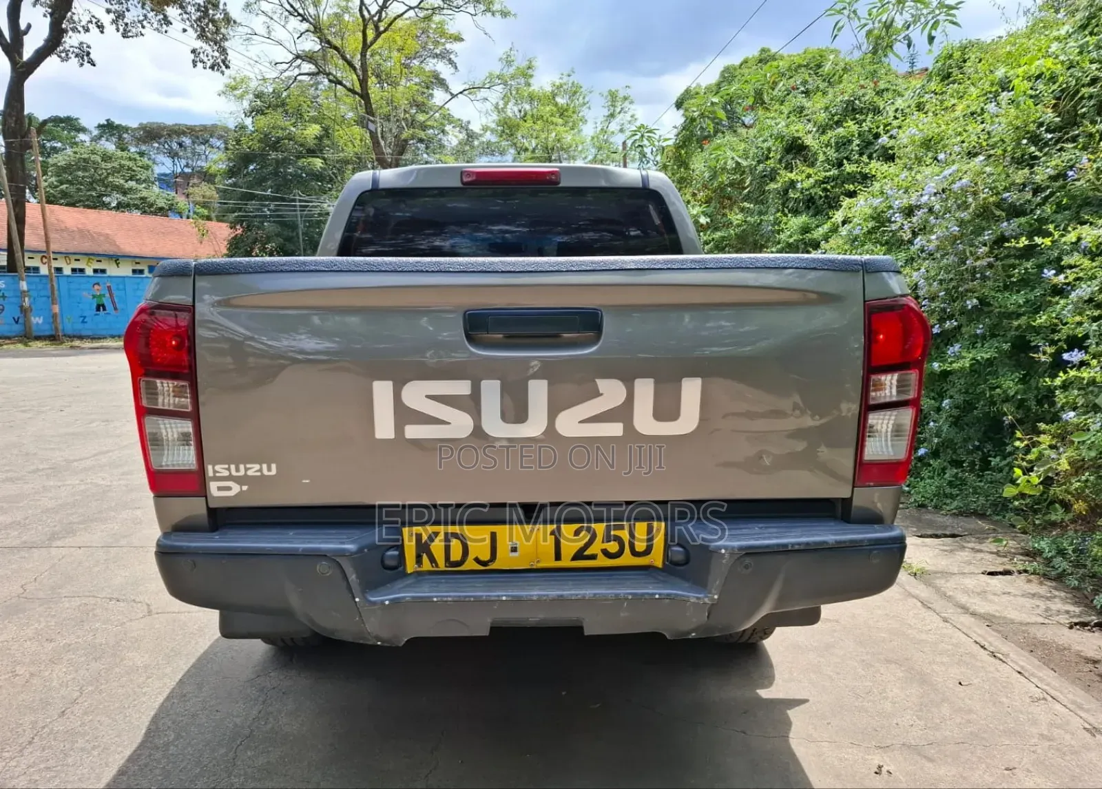 Isuzu D-MAX 2022 Brown