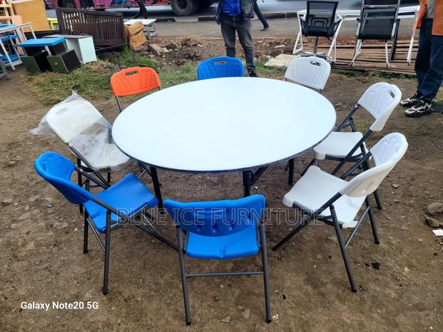 Round Event Table With Foldable Chair - main view