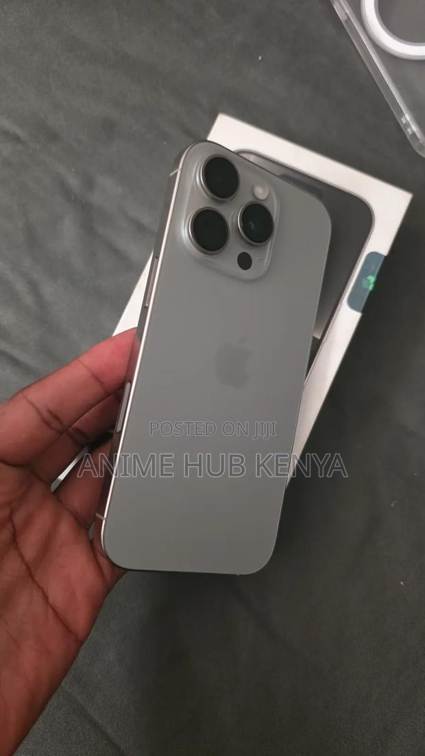 Apple iPhone 16 Pro Max 256 GB Silver - main view