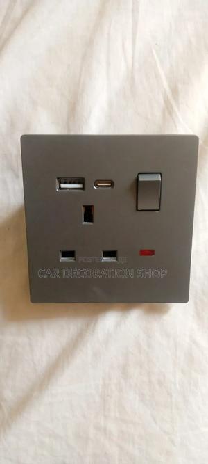 Wall Single Socket With Phone Charging Ports - thumbnail 2