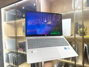New Laptop HP 15-fd0290ns 8GB Intel Core i7 SSD 512GB