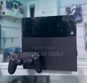 Automatic Ps4 With All Accessories.