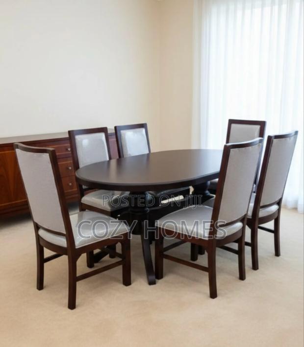 A 6 Seater Dining Set With a Balanced Deaign - main view