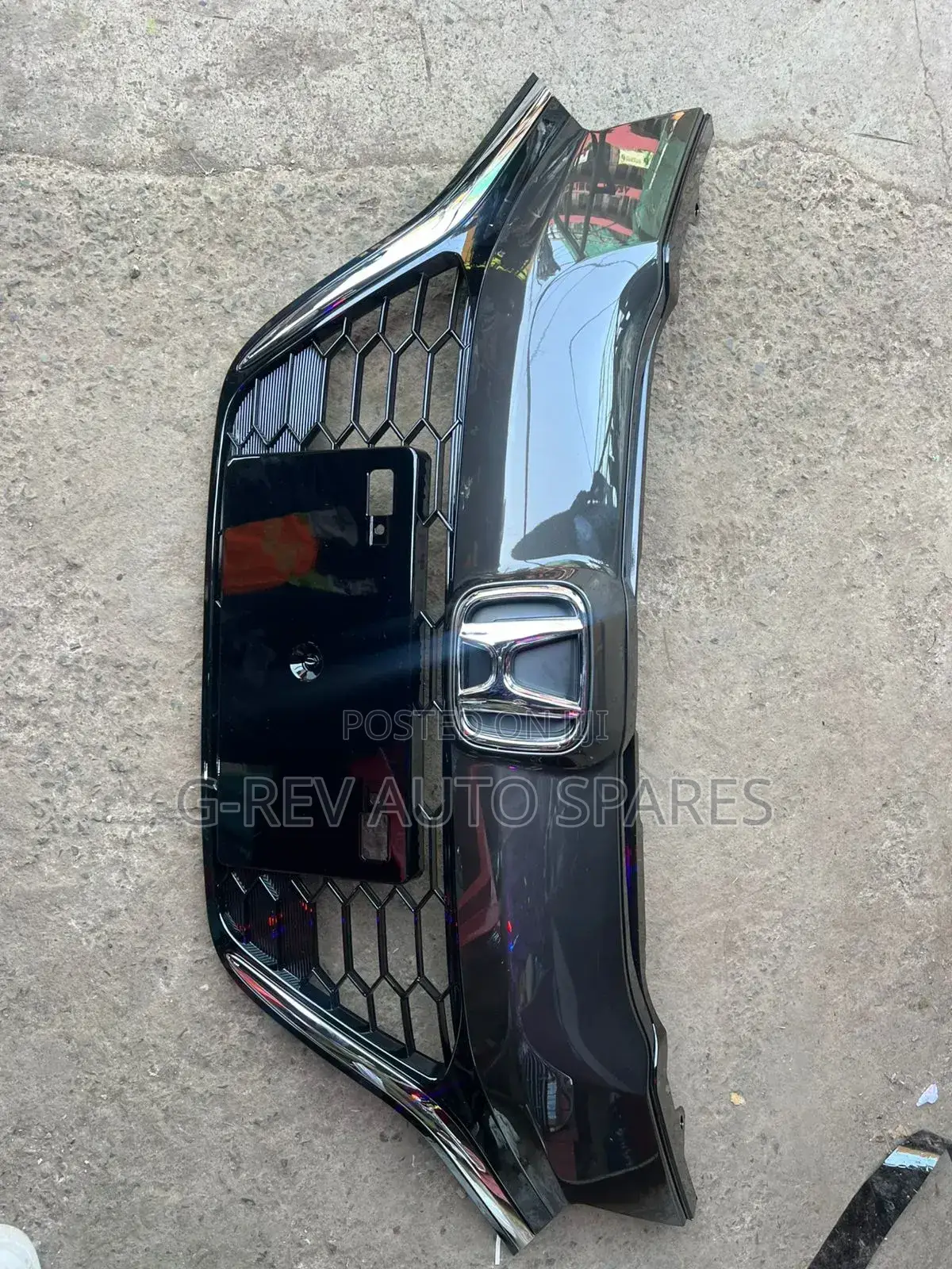 Honda  Vezel   Front  Grill