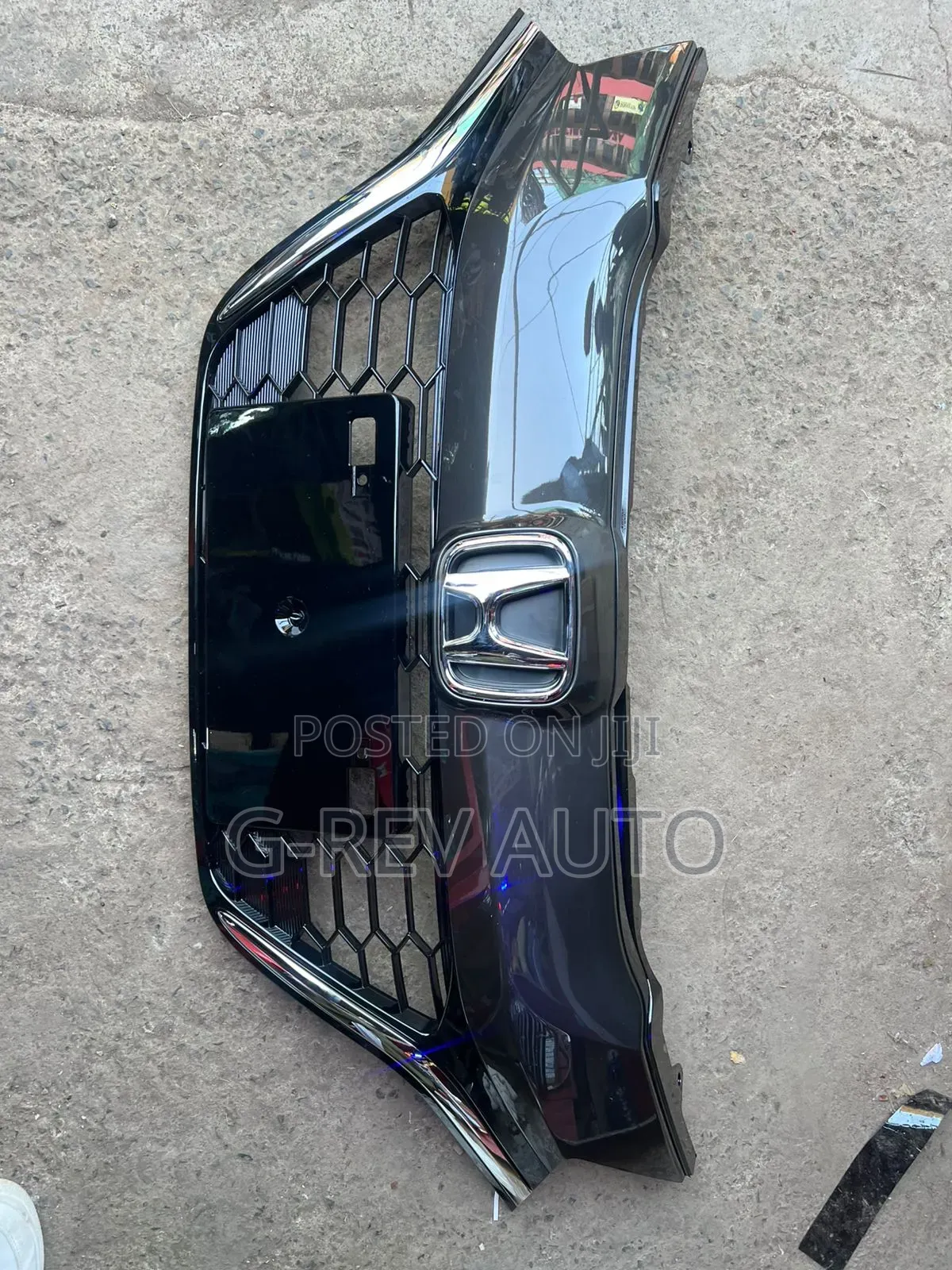 Honda  Vezel   Front  Grill