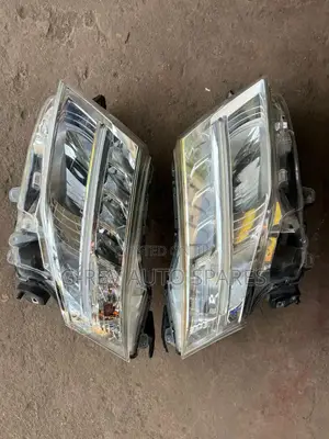 Toyota Roomy Headlights
